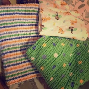 3 pack of baby swaddles